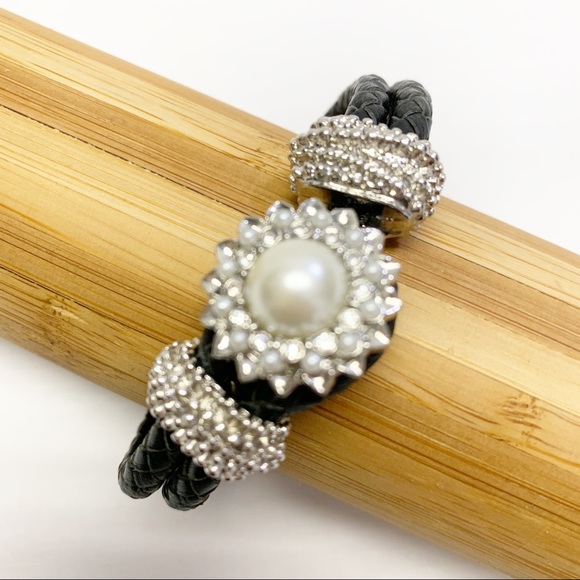 Jewelry - Bracelet Black leather  rhinestone and faux pearl.